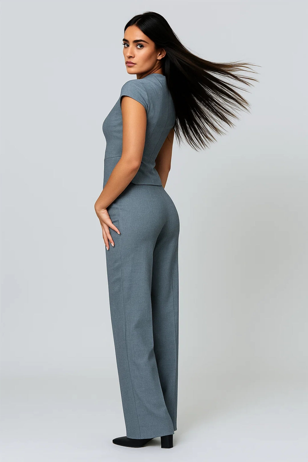 Conjunto de Dos Piezas para Mujeres | Camisa Ajustada de Manga Corta y Pantalones | Profesional y Sofisticado